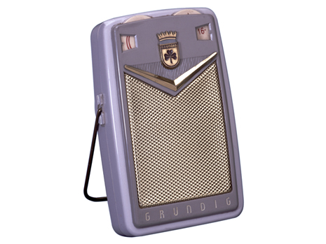 Der vorweggenommene Ipod im Jahre 1958 made by Grundig. Der "Taschen-Transistor-Boy" war der erste volltransistorisierte Taschenempfänger, konnte Mittelwelle empfangen und besass - damals ein Novum - eine gedruckte Schaltung.
