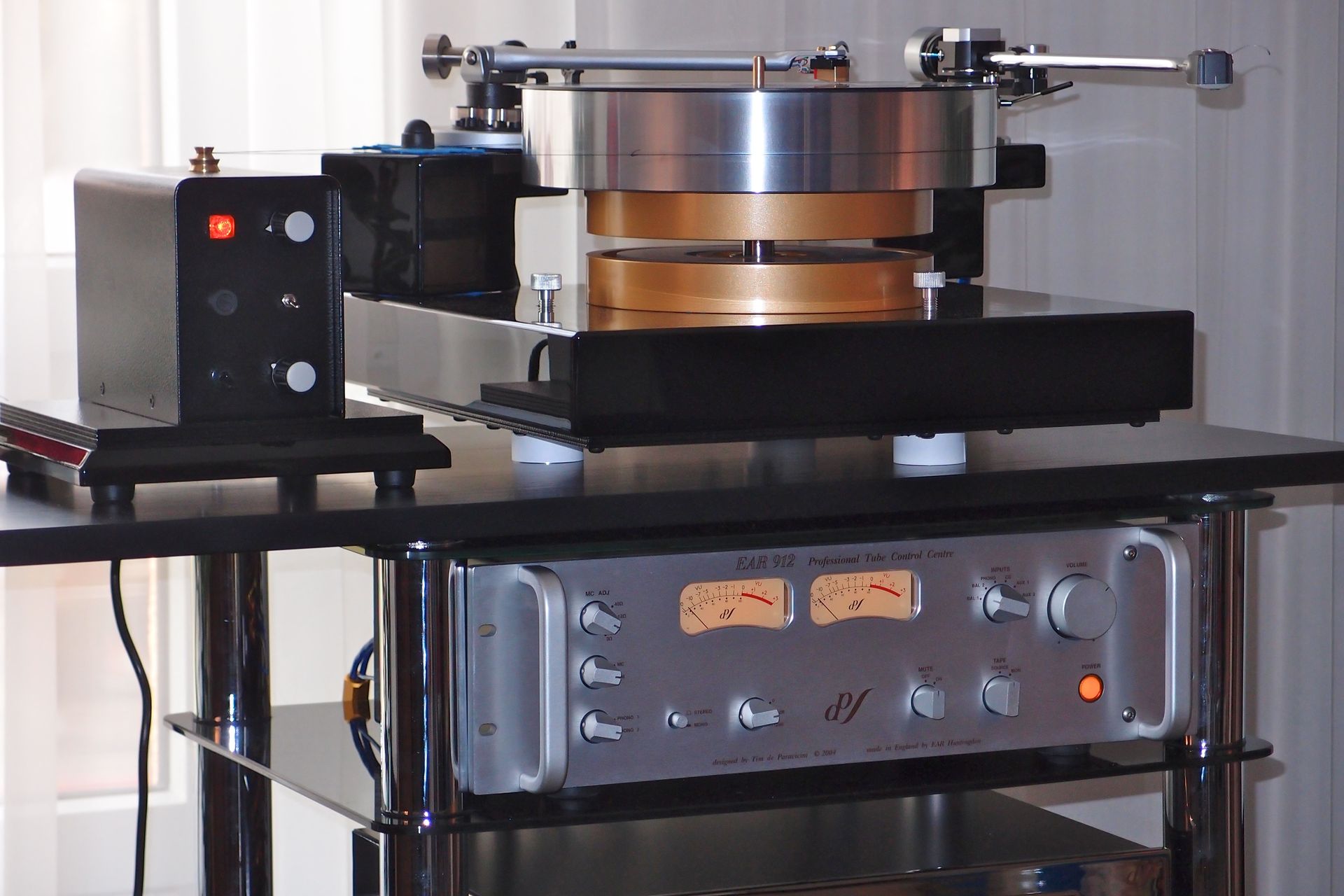 Analog Audio at his best mit zwei Legenden: Laufwerk Platine Verdier und EAR 912 Phono-Vorverstärker bei Ouir.