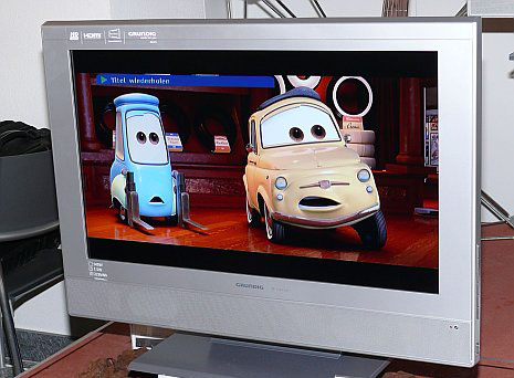 Der LXW 94-6710 REF Vivance 37 ist HD ready und bietet mit seinem 94-cm-Active Matrix TFT-LC-Display im 16:9-Format ein Kontrastverhältnis von 1500:1. Zukunftssicher für HDTV ausgestattet ist er mit dem HDMI-Eingang. Im Weiteren stehen zwei Euro-AV- (1 x RGB-tauglich), S-Video- und Komponenten-Eingänge (Progressive Scan) zur Verfügung.