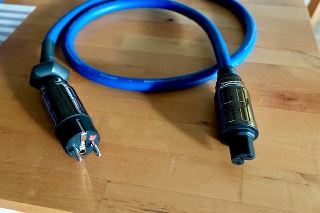 Cardas Clear Beyond, 1.5m lang mit Schuko