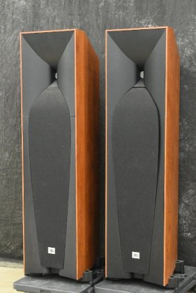 SUCHE JBL Studio 570 Lautsprecher.