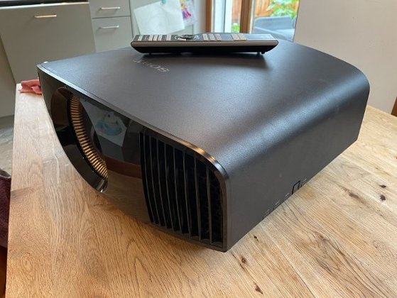 Sony VPL-VW570ES High-End-Heimkino-Projektor