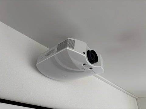 Sony VPL-HW65ES Heimkino Set, Vogels Universalhalter PPC1500