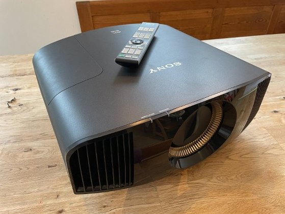 Sony VPL-VW570ES High-End-Heimkino-Projektor