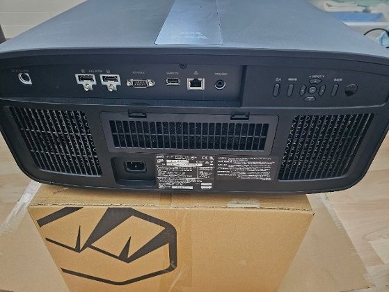 JVC DLA-N5 Nativer 4K D-ILA Projektor &ndash; Top