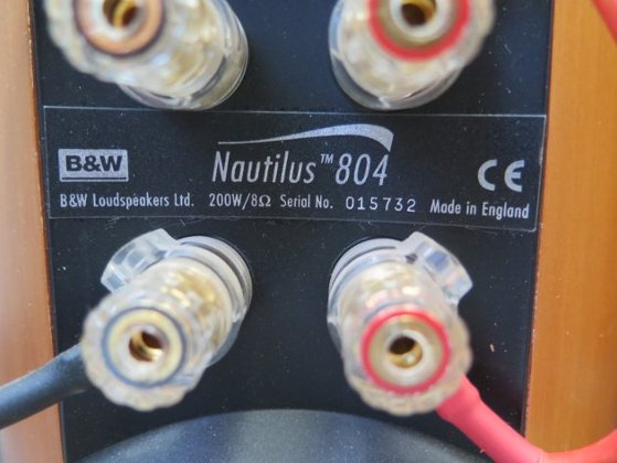 B&W Nautilus 804 Lautsprecher mit Granitsockel