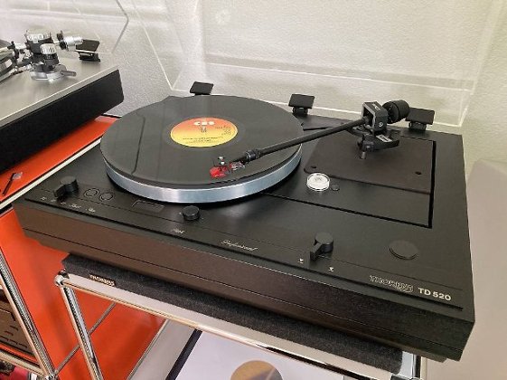 Thorens TD520 mit 11" Tonarm