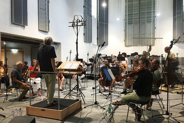 Aufnahme Haydn-2032-Edition, Volume 12 «Les Jeux et les Plaisirs» mit dem Kammerorchester Basel und Giovanni Antonini im brandneuen Don-Bosco-Saal in Basel.