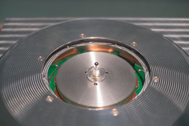 Der neue Direktantrieb für Plattenteller hoher Masse verspricht eine neue Technics-Plattenspieler-Ära mit hohem Drehmoment