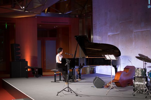 Michiko Ogawa, Director of Technics versprühte Charme, Entschlossenheit und hohes musikalisches Können als Jazz-Pianistin.