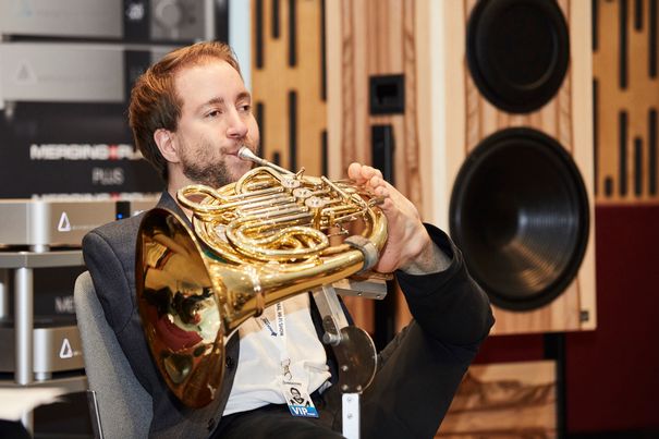 Hornist und Echopreisträger Felix Klieser gab im Rahmen der der Reihe «Musik grenzenlos» Live-Musik zum Besten.