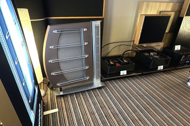 Clarity Piccolo mit Kapton-Aluminium-Bändchensystem in Dipol-Konfiguration.