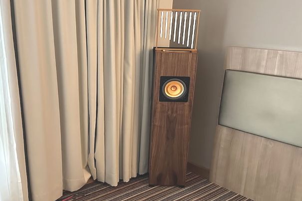 Etalon-Breitbandstrahler.