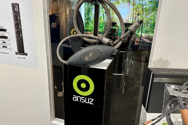 Ansuz, D-TC 2 Supreme Power Cable aus Dänemark.