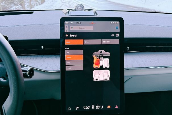 Im Sound-Fokus-Menü kann man die Abbildung des Bowers-&-Wilkins-Systems auf Knopfdruck für bestimmte Sitzplätze optimieren.