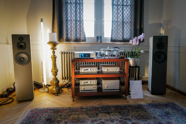 Musik und Form präsentierte die Schweizer Seidenton-Lautsprecher an Nagra- und Aurender-Elektronik.