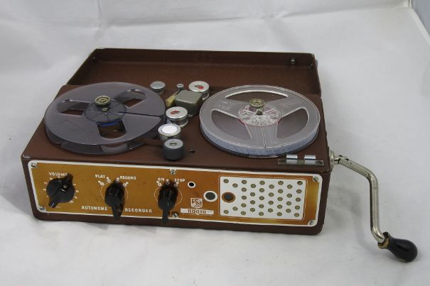 Der Nagra I, das erste tragbare Tonbandgerät von Stefan Kudelski, revolutionierte 1951 die Audiotechnik und legte mit einer Kompaktheit den Grundstein für mobile Tonaufnahmen.