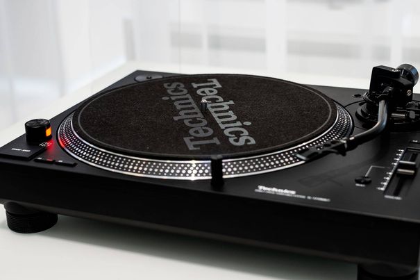 Der neue SL-1210MK7 ist nicht nur als Arbeitsgerät für qualitätsaffine DJs gedacht und gemacht, sondern auch für HiFi-Hörer mit DJ-Affinität.