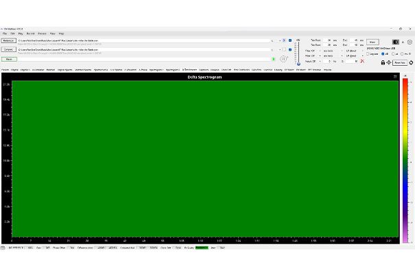 Hier wurde eine Musikdatei mit sich selbst verglichen. Dies ergibt null Differenz, was im Differenzspektrum als einheitliche, makellose Farbfläche angezeigt wird.