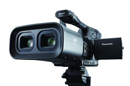 Zwei Augen - die Panasonic AG-3DA1 ist die erste Handkamera, die direkt in 3D filmt.