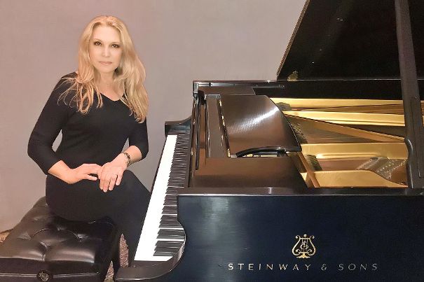 Eliane Elias an ihrem Lieblingsinstrument.