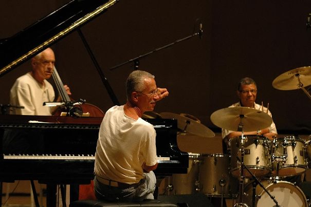 Keith Jarrett mit Gary Peacock und Jack DeJohnette.