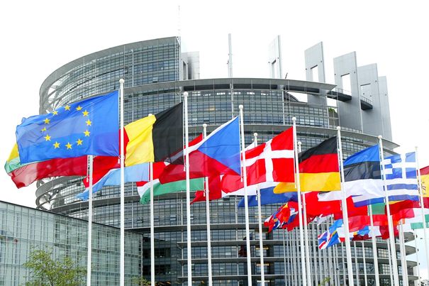 Das EU-Parlament hat die allgemeine Digitalradiopflicht für Autos beschlossen. 