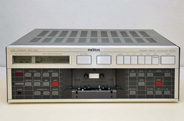 Revox biete das B215 komplett generalüberholt an