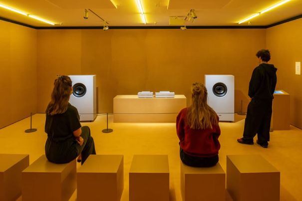 In der Ausstellung «Pling! Design hören»: Komponenten von Zeiler Audio, gestaltet von Fond Design. Deren Verstärker PR-01 wurde mit dem German Design Award in Gold ausgezeichnet.