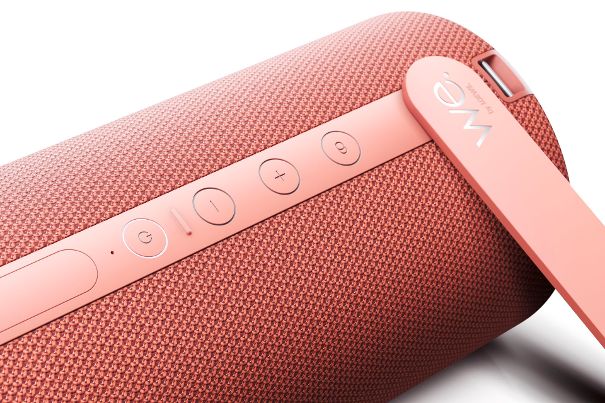 Den «Portable Bluetooth Speaker» We. Hear 1 von Loewe gibt es in den Farben Coral rot, Aqua blau, Cool grau und Strom grau.