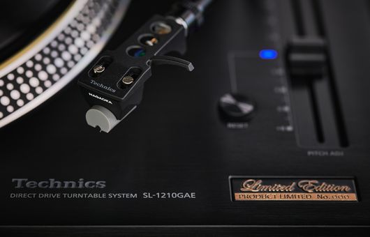 Neu: 55th Anniversary SL-1210GAE von Technics