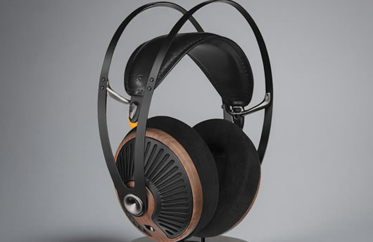 Offener Kopfhörer mit austauschbaren Komponenten