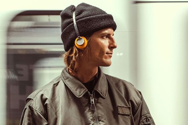 We Are Rewind krönt sein Kassetten-Revival mit dem Kopfhörer Freddie. Achtziger-Look, Bluetooth 6.0 und ein Kabel für Nostalgiker.