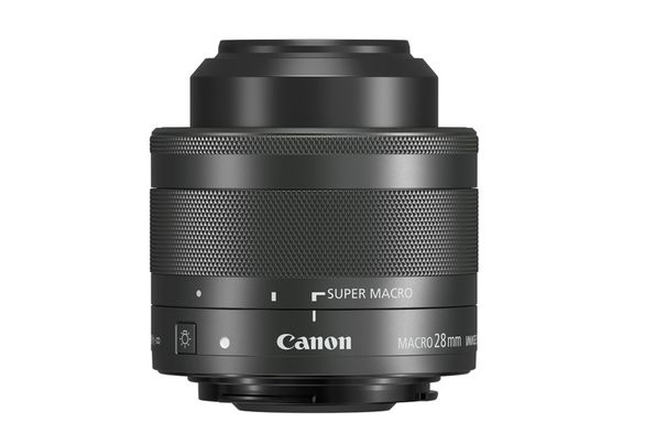 Canon EF-M 28mm 1:3,5 Makro IS STM mit integrierter Makro-Leuchte.