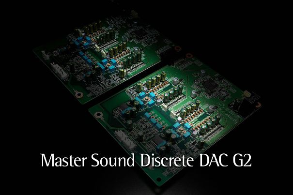 Der Master Sound Discrete DAC G2. Esoteric verzichtet auf einen fertigen Wandlerchip und baut die Wandlerstufe aus Einzelbauteilen auf, je eine Platine pro Kanal im Dual-Mono-Aufbau.