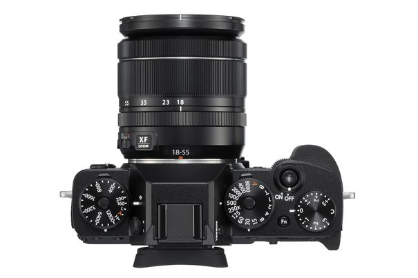 Klassisches Design: Die Fujifilm X-T3 übernimmt das an traditionelle Filmkameras erinnernde Styling der Vorgänger-Modelle.