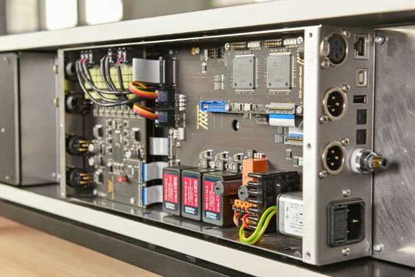 Digital-Analog-Wandler und DSP-Funktionen stammen aus dem Portfolio der Weiss-Komponenten.