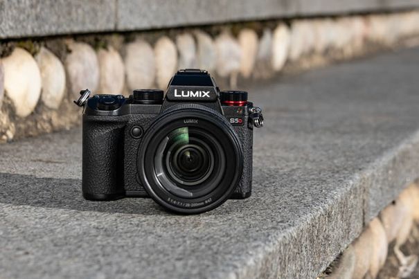 Panasonic stellt Lumix S5D vor. Neue spiegellose Vollformatkamera für Foto und Video.