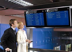 Für vielseitige Anwendungen im öffentlichen Bereich bringt NEC Display Solutions je einen 32-, 40- und 46-Zoll LCD-Monitor im 16:9 Format, die alle fernbedienbar und mit Lautsprechern leicht nachrüstbar sind.