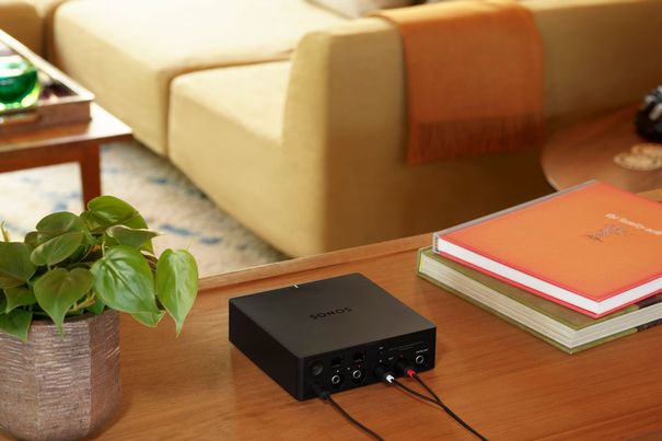 Ebenfalls neu: Der Sonos Port ersetzt den Sonos Connect und ist die neue Sonos-Schnittstelle für traditionelles Home Audio. Verfügbar ab 12. September.
