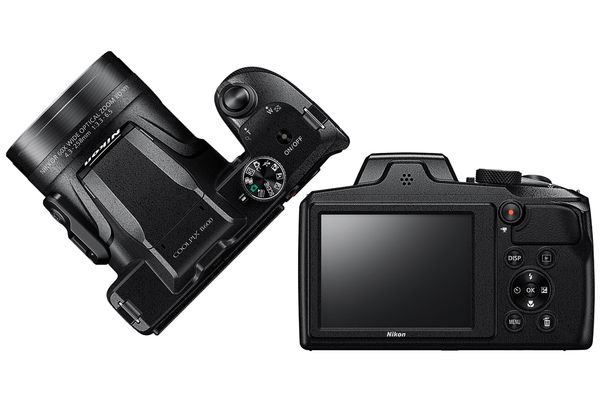 Mit dem Griff wie bei einer DSLR liegt die Nikon Coolpix B600 sicher in der Hand. Der grosse Bildschirm besitzt eine Antireflexbeschichtung.