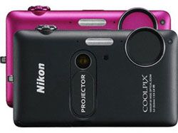 Die Nikon Coolpix S1200pj mit dem integrierten DLP-Projektor