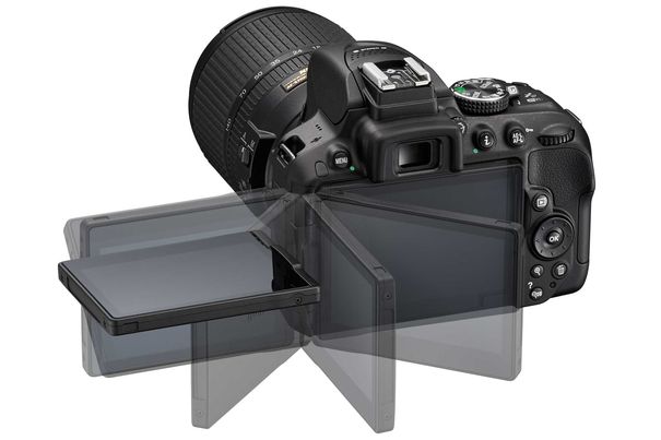 Der schwenkbare, 8,1 cm grosse LCD-Monitor mit 1‘037‘000 Bildpunkten bietet Möglichkeiten zur Aufnahme von Fotos und Selbstportraits aus jedem Aufnahmewinkel