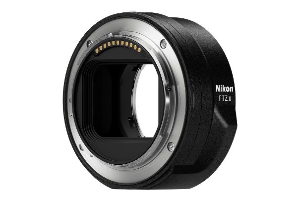 Der neue Nikon Bajonettadapter FTZ II besitzt ein optimiertes Design und kommt nicht mehr so klobig daher wie sein Vorgänger.