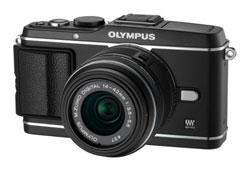 Die Pen EP-3 von Olympus ist eine Systemkamera im Look der 60er Jahre