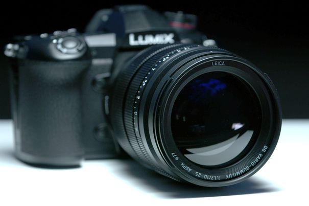 Lichtstark: Das neue Panasonic Leica DG Vario-Summilux F1.7 / 10–25 mm (20–50 mm KB) für das Micro-FourThirds-System.