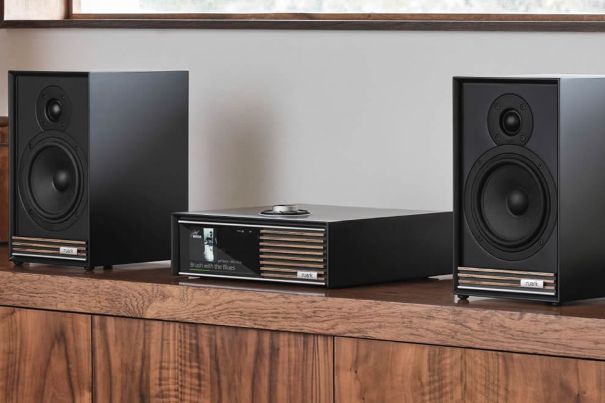 R610 Music Console und Sabre-R-Lautsprecher.