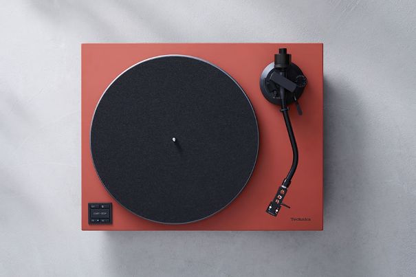 Der Technics SL-40CBT verbindet Direktantrieb mit Bluetooth und modernem Design.