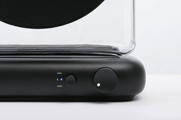 Konnektivität mit Bluetooth 5.1 und analogem AUX-Eingang. Mit dabei ist ein DAB+-Tuner.