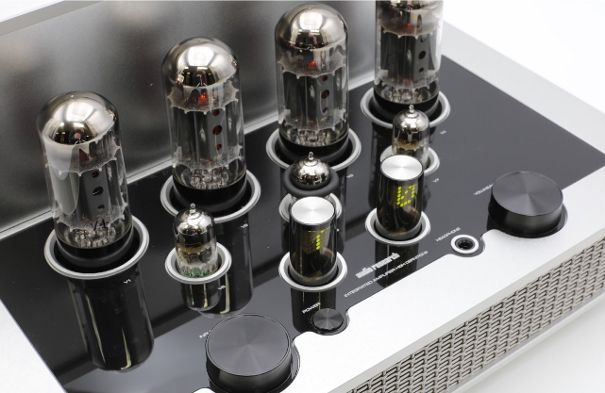 Der neue I/70 von Audio Research arbeitet mit vier ausgesuchten Röhren vom Typ 6550WE und erzielt damit im Ultralinear-Modus eine Ausgangsleistung von 2 x 70 Watt.